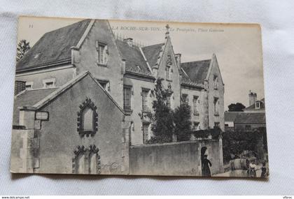 la Roche sur Yon, le presbytère , place Gouvion, Vendée 85