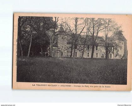 LA VILLEDIEU DU CLAIN : Château du Fort, vue prise de la Mairie - très bon état