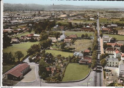 64 - LACQ  -  Vue aérienne sur le Village et l' Usine de Lacq