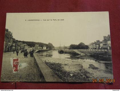 CPA - Landerneau - Vue sur le Port, en aval