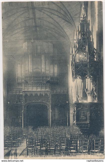 CPA 32. Landivisiau Intérieur de l'Eglise les orgues