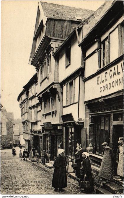 CPA LANNION - Vieilles Marsons de la rute (103381)