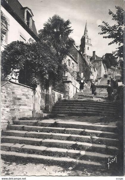 CPSM Lannion Escalier de Brélévenez