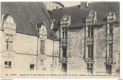 Laval - Façade de la cour intérieure du Château des Comtes de Laval - Fenêtres de style Renaissance XVIe siècle