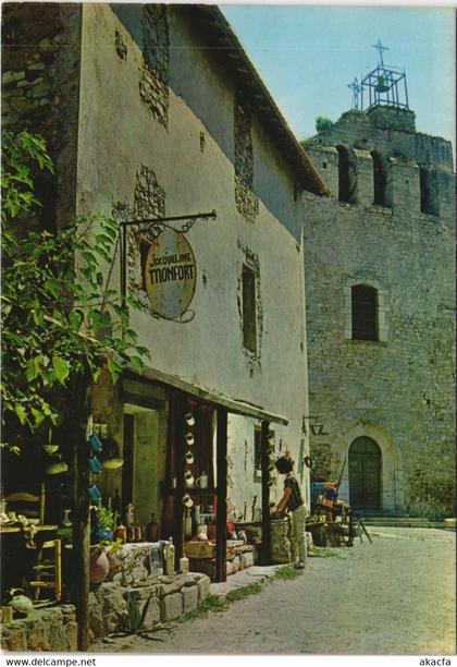 CPM LE CASTELLET Eglise et le Ceramistes du Vieux Village Provencal (1114024)