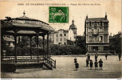 CPA Le Chambon Feugerolles- Place de l'Hotel de Ville FRANCE (907033)