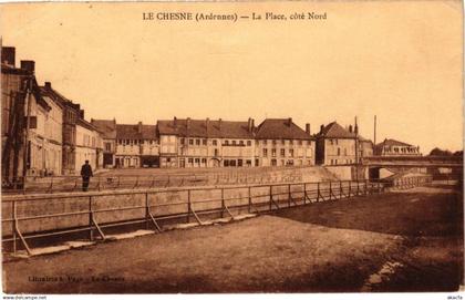 CPA LE CHESNE - La Place coté Nord (224502)