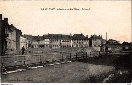 CPA Le Chesne - La Place coté nord (988731)