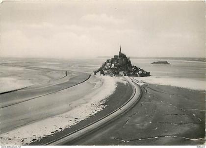 50 - Le Mont Saint Michel - Vue aérienne - Flamme Postale du Mont Saint Michel - CPSM grand format - CPM - Voir Scans Re