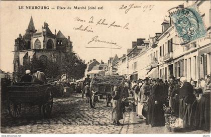 CPA Le NEUBOURG-Place du Marché (43328)