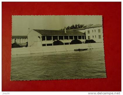 LE POUZIN-ARDECHE-LE GROUPE SCOLAIRE