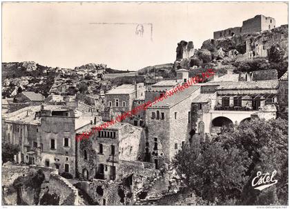 Le Village et les Ruines du Château Féodal - Les-Baux-de-Provence