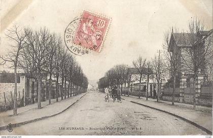 CPA Les Mureaux Boulevard Victor Hugo