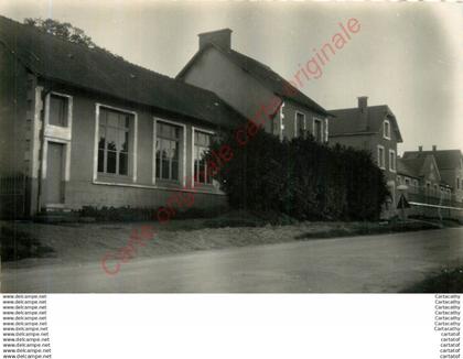 86.  LES TROIS MOUTIERS .  Groupe Scolaire .