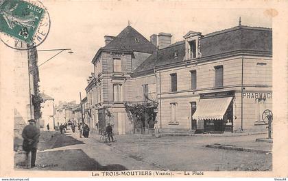 ¤¤  -  LES TROIS-MOUTIERS   -  La Place    -  Pharmacie Centrale  -   ¤¤