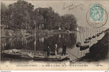 CPA LEVALLOIS-PERRET Les Bords de Seine (806813)