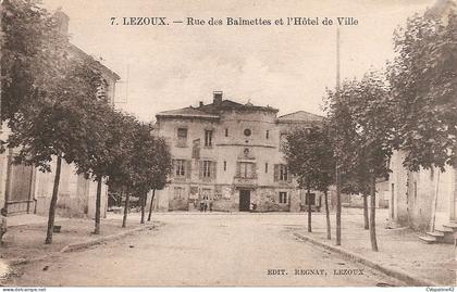 LEZOUX (63) Rue des Balmettes et l'Hôtel de Ville