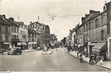 CPSM Livry-Gargan Place de la Fontaine