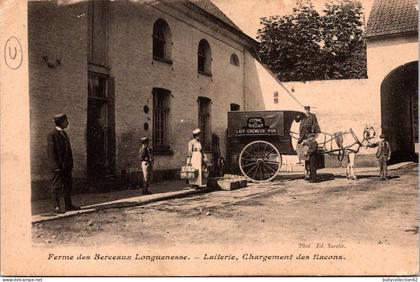 CPA - SELECTION  -  LONGUENESSE  -  Ferme des Berceaux . Laiterie, Chargement des Flacons.