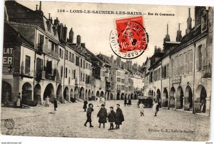 CPA LONS-le-SAUNIER - rue du Commerce (211906)