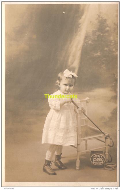 59 CARTE DE PHOTO LOUIS LOOS NORD  ( LES LILLE )  JEUNE FILLE AVEC JOUET