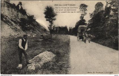 CPA LOUVIERS-sur la route de LOUVIERS (43419)