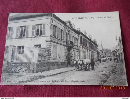 CPA - Louvres - Mairie et Ecoles