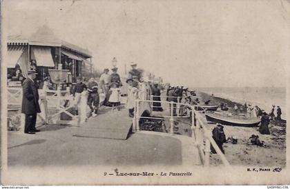 14 - Luc-sur-Mer - La passerelle - Voyagé - Dos divisé...