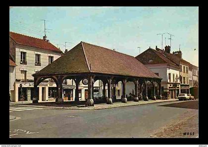 95 - Luzarches - La Halle - Automobiles - CPM - Voir Scans Recto-Verso