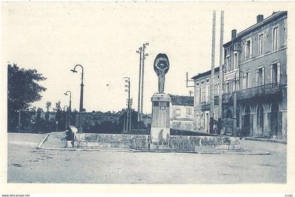 CPSM Luzech Le Canal Monument aux Morts de 1914 - 1918