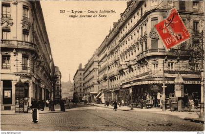 CPA Lyon- Cours Lafayette angle Avenue de Saxe FRANCE (1025327)