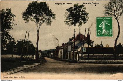 CPA MAGNY en VEXIN - Rue de CROSNEe (290354)