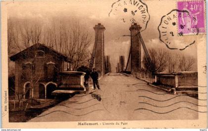 13 - MALLEMORT -- Entrée du Pont