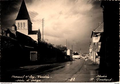 mareuil sur lay dissais * rue du village soir d'orage * carte photo * photographe R. GAUBARD