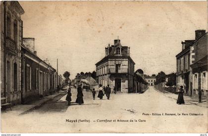 CPA Mayet Carrefour et Avenue de la Gare (1429698)