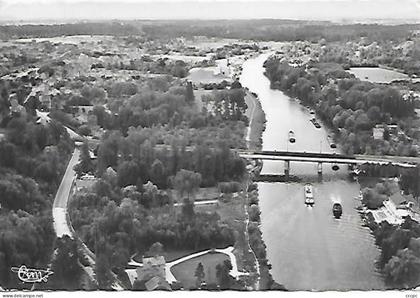 CPSM Mériel L'Oise vue d'avion