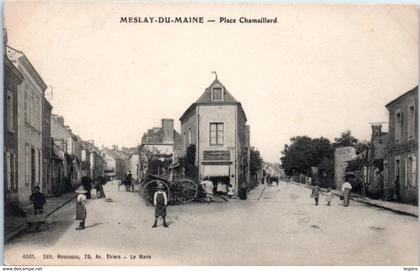 53 - MESLAY du MAINE -- Place Chamaillard