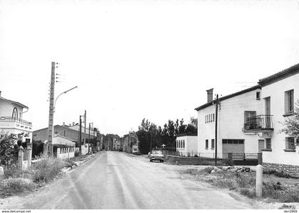 MILLAS - Entrée de la Ville - Station service Shell