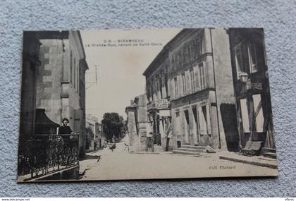 Mirambeau, la grande rue venant de saint Genis, Charente maritime 17