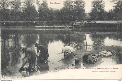 CPA Mirande Le lavoir et Chaussée sur la Baise