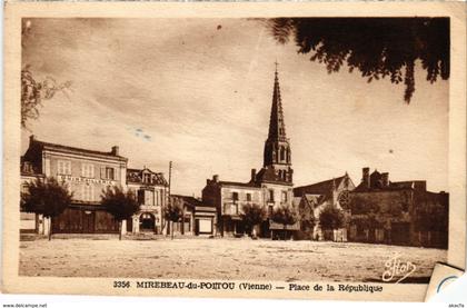 CPA Mirebeau-du-poitou (Vienne) - Place de la République (111552)