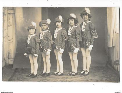 MIREBEAU ou environs (86) carte photo enfants déguisés