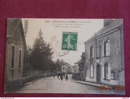 CPA - Moisdon-la-Rivière - Arrivée par la Route de la Meilleraye - Mairie et Postes et Télégraphes