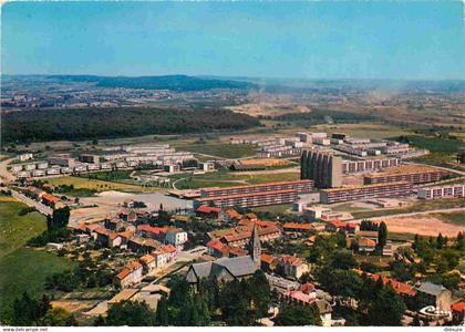 54 - Mont Saint Martin - Vue Générale aérienne - en arrière-plan Z.U.P. et frontière - CPM - Voir Scans Recto-Verso