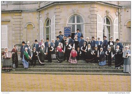 carte 1980 MONTFORT LE GESNOIS /Groupe d'animation folklorique "les p'y nous" 3 rue de la ferté (folklore ,accordéon)