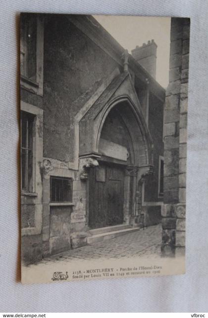 Montlhery, porche de l'Hostel Dieu, Essonne 91