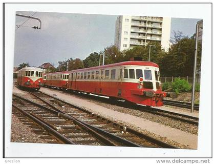 MULHOUSE  58AOUT 1972 DEUX AUTORAILS DE DIETRICH EX EST (A GAUCHE) ET PLM (A DROITE) STATIONNENT