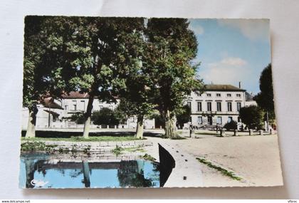 Cpm 1964, Mussy sur Seine, place de la mairie, Aube 10