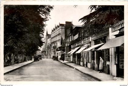 Neris-les-Bains, Avenue Boisrot-Desserviers