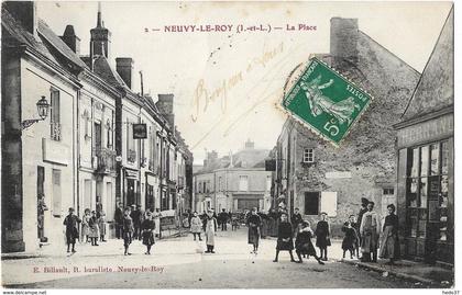 Neuvy-le-Roi - La Place